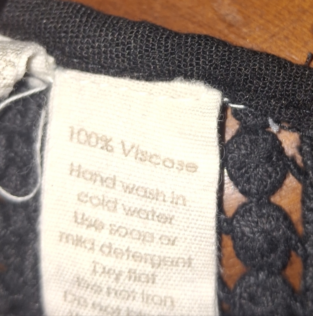 Stylish Black Tank Top- W Sz Large - Picture 8 of 9